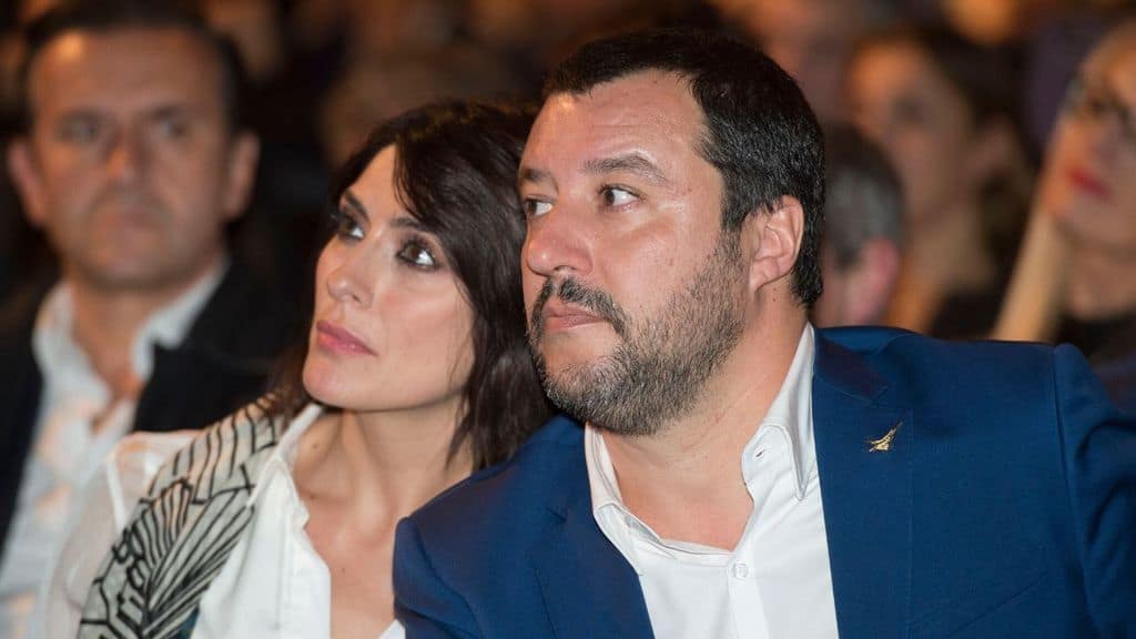 Elisa Isoardi e Matteo Salvini insieme alla conferenza