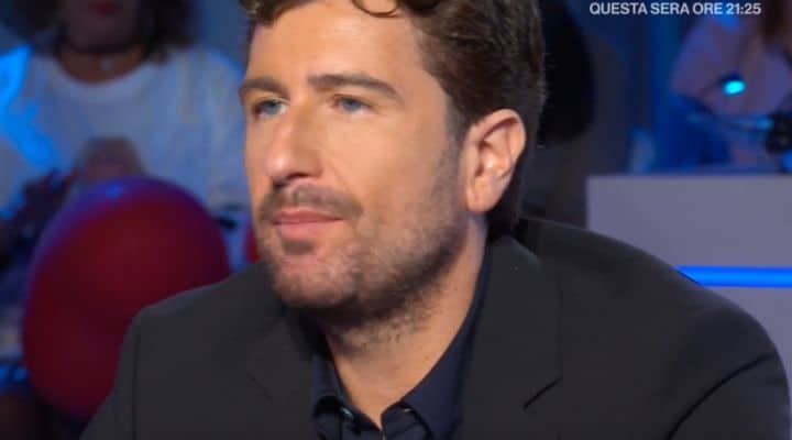 alessandro siani omaggia pino daniele