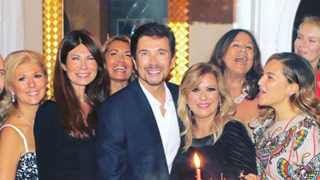 Riccardo Signoretti al centro della sua festa vip