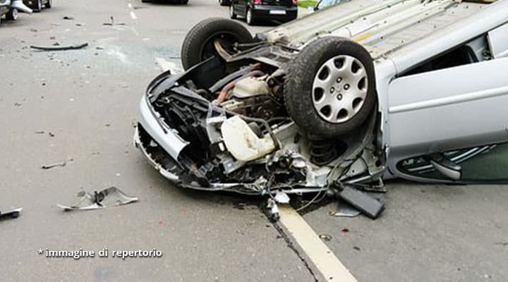 auto distrutta