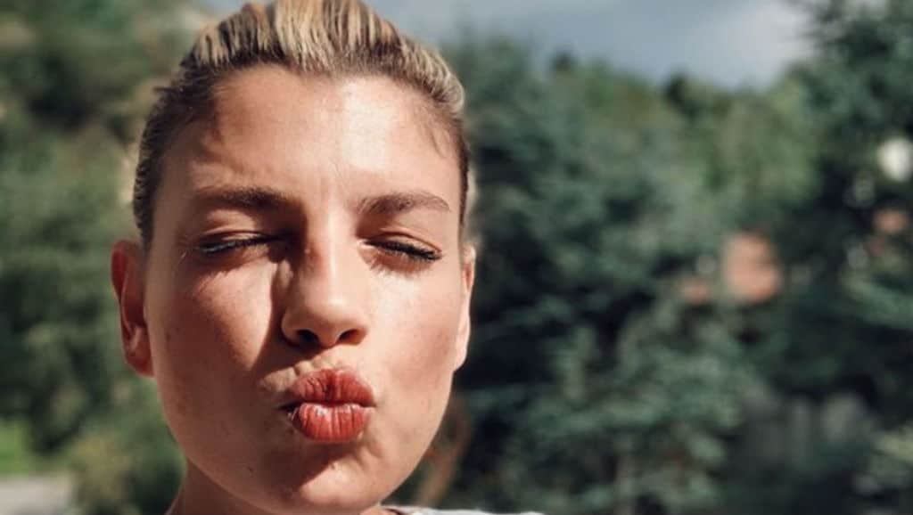 emma marrone manda un bacio