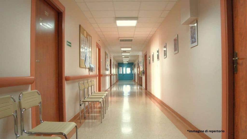 corsia di ospedale vuota