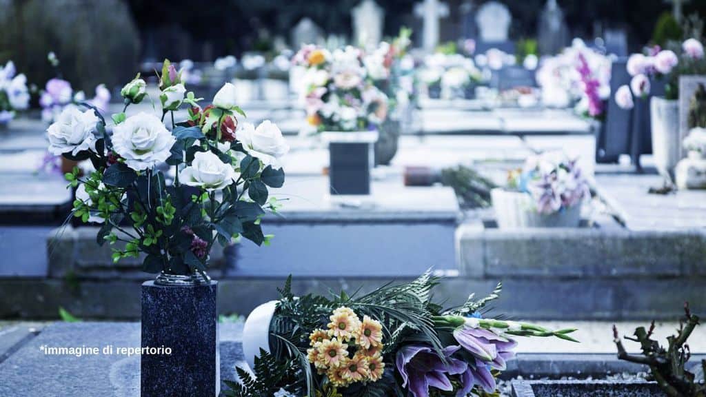 tomba al cimitero