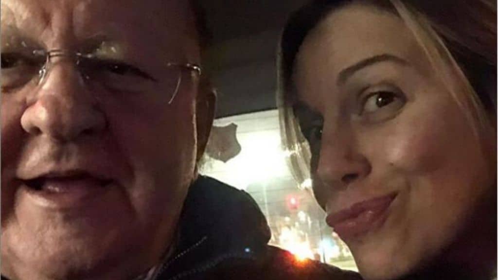 Irene e Massimo in un selfie in taxi