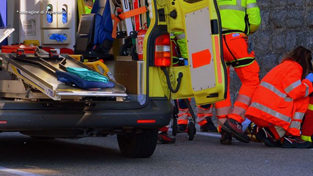 ambulanza e soccorritori