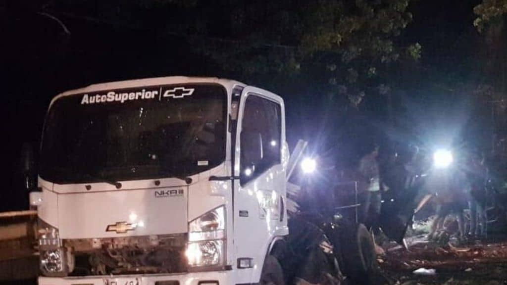il camion esploso davanti alla stazione di polizia
