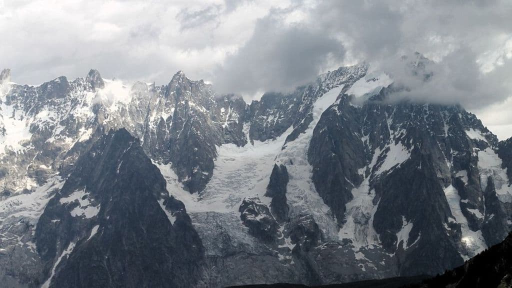 2 sciatori sono morti questa mattina a Courmayeur. Una valanga sul Monte Bianco li ha travolti senza lasciargli scampo. Non ci sarebbero altre persone coinvolte (Immagine di repertorio)