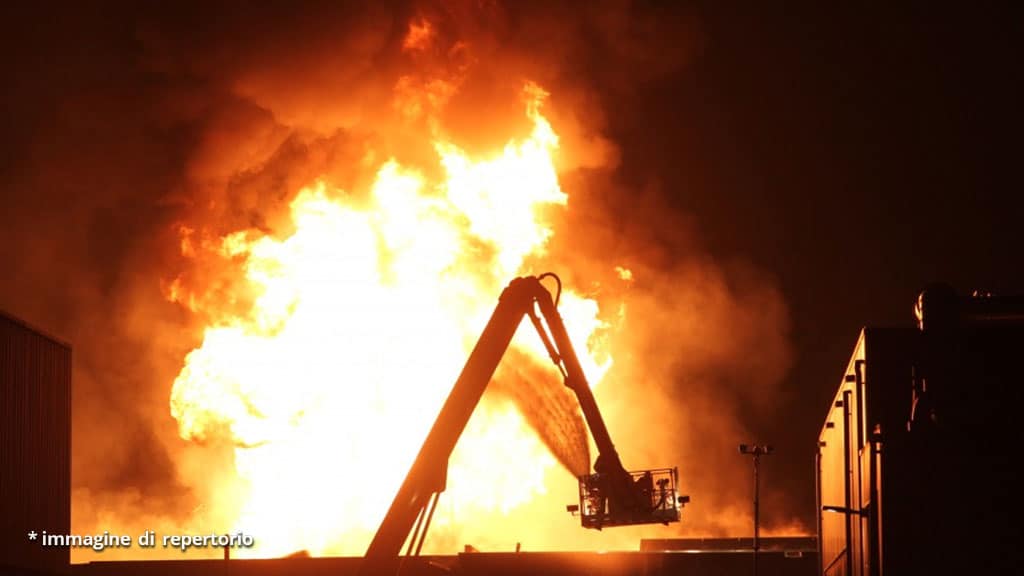 fiamme e gru