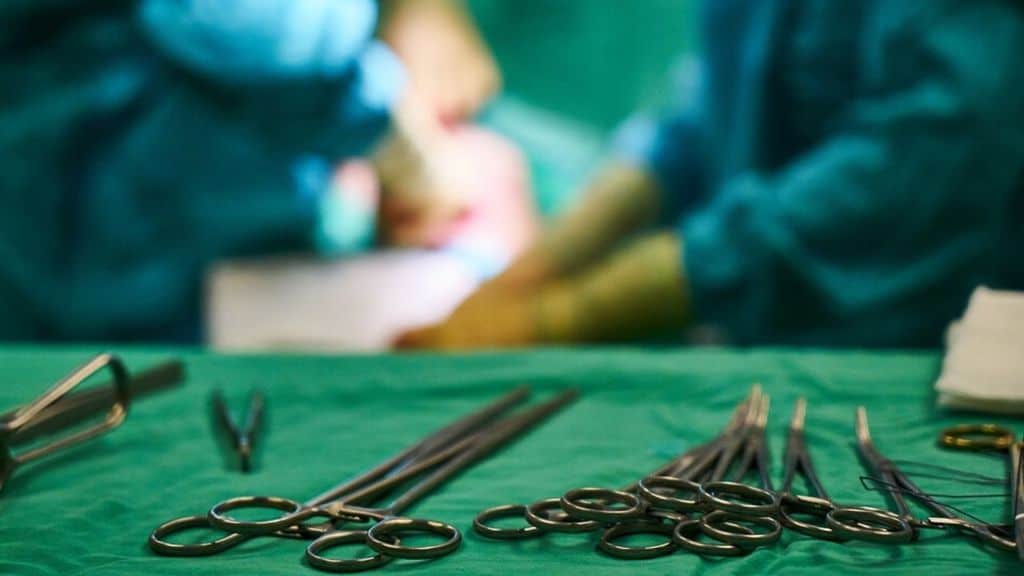 Medico arrestato negli USA. Secondo l’accusa avrebbe fatto decine di operazioni chirurgiche non necessarie (come asportare l’utero e chiudere le tube) senza il consenso delle pazienti (Immagine di repertorio)
