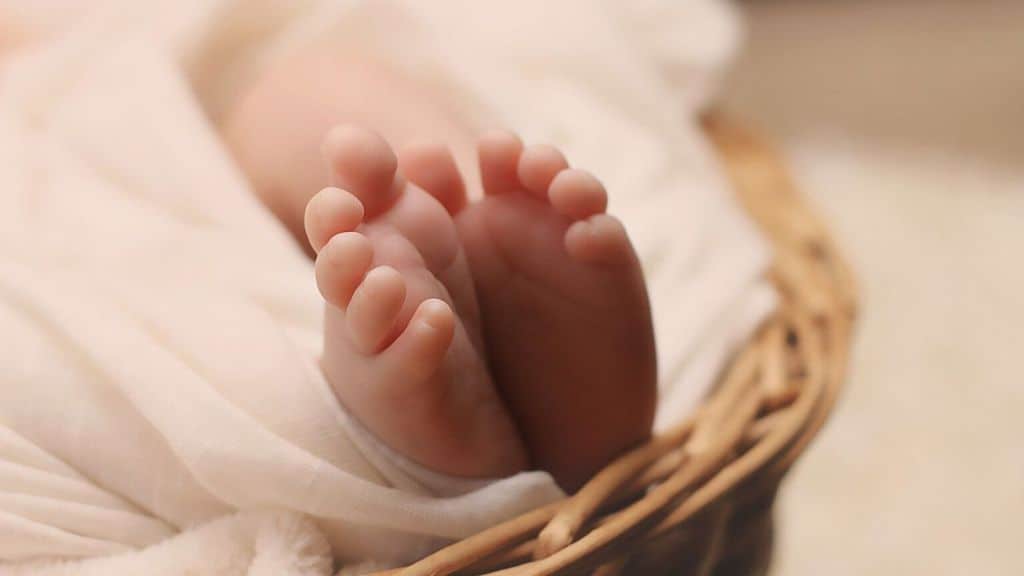 piedini di un neonato