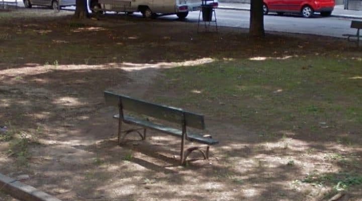 Panchina del parco in Via Cilea, Torino