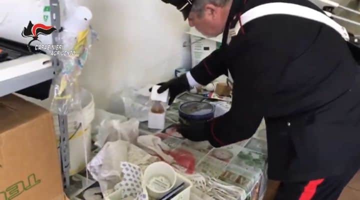Carabinieri nel caseificio di Raffadali