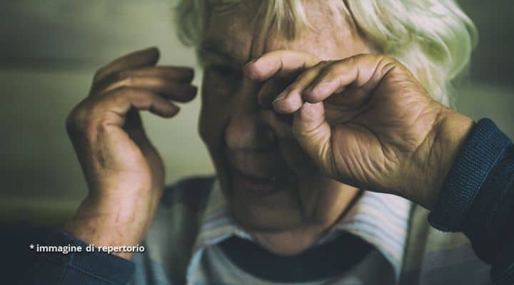 Nonna in lacrime