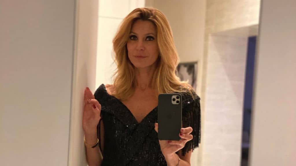 adriana volpe allo specchio