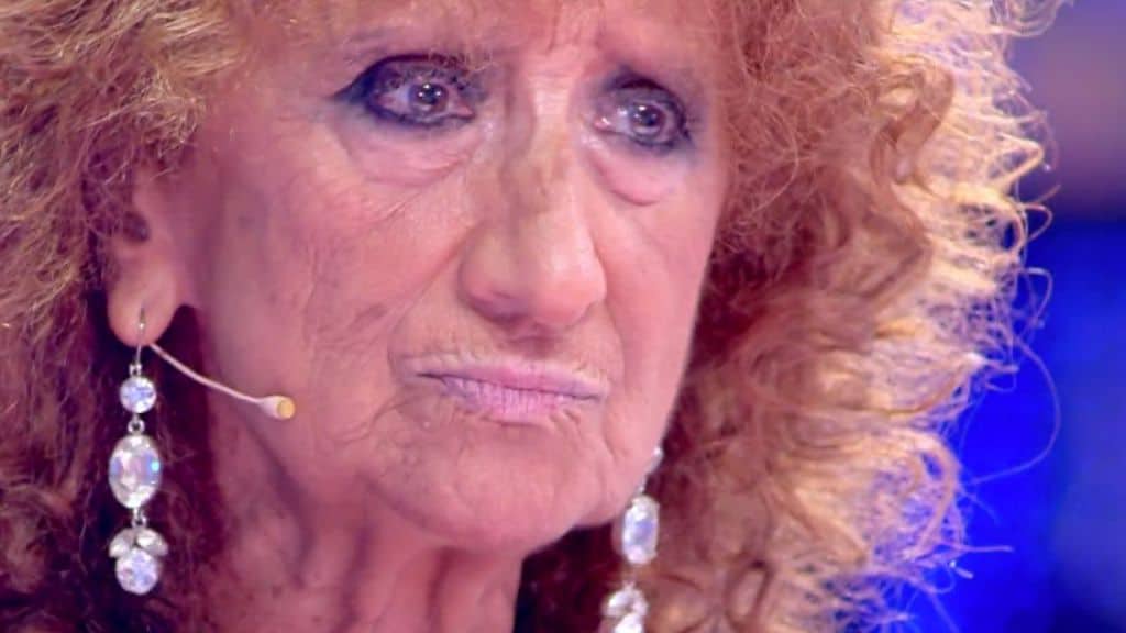 anna mazzamauro in primissimo piano