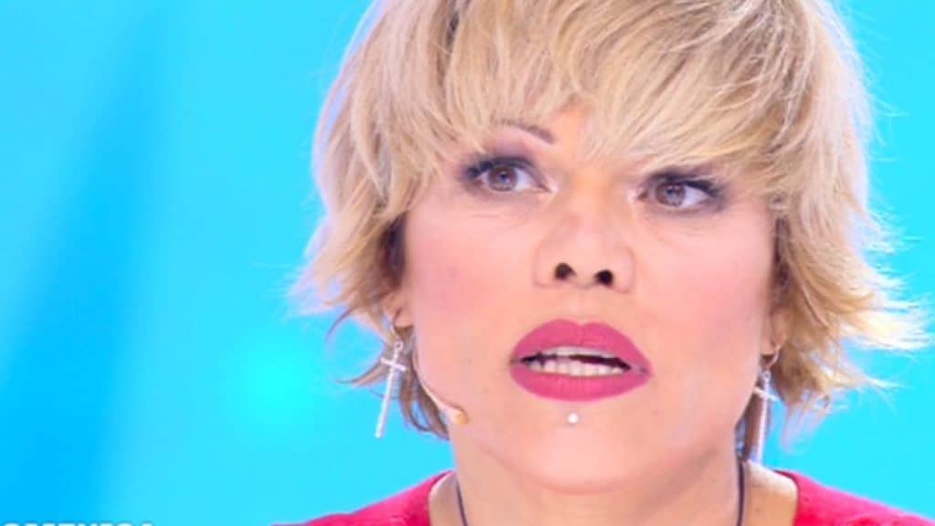 Lite tra Floriana Secondi e l’ex fidanzato fuori dallo studio