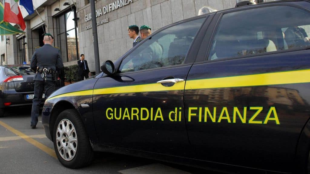 volante della guardia di finanza