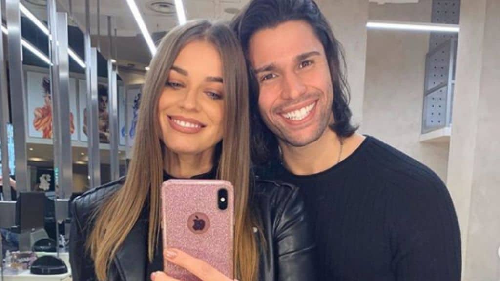 ivana mrazova e luca onestini selfie allo specchio