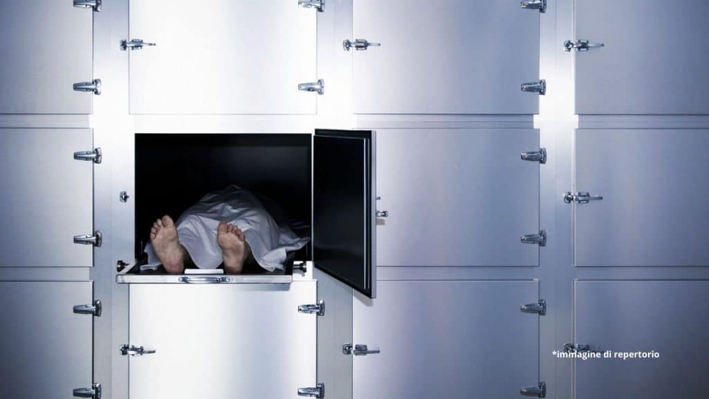 74enne creduto morto e messo nel freezer si risveglia all’improvviso