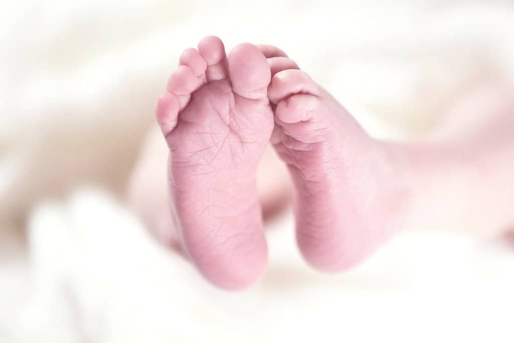 piedini-neonato-adozioni