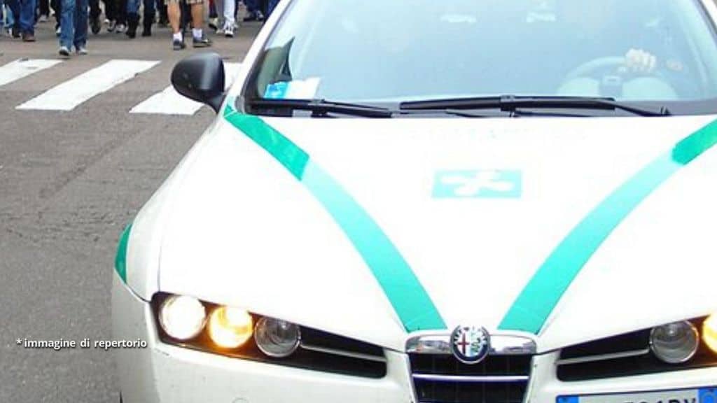auto della polizia municipale milano
