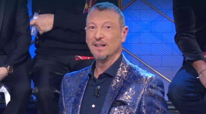 Amadeus presenta ai Soliti Ignoti i big di sanremo