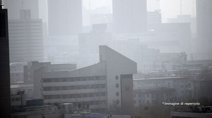 Città invasa dallo smog