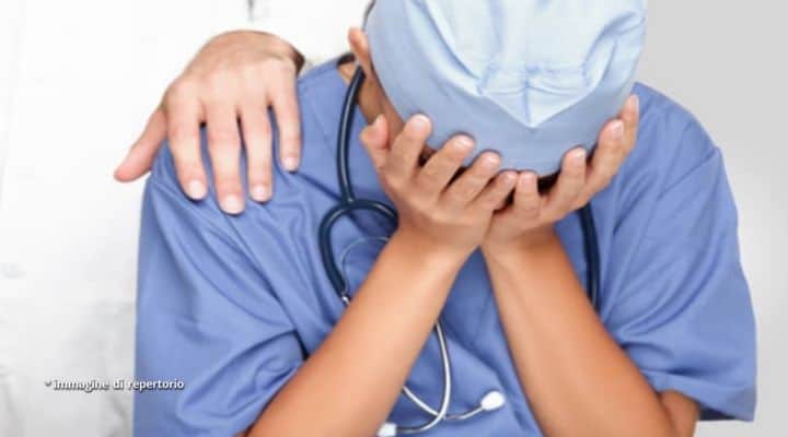 La disperazione di un medico in ospedale
