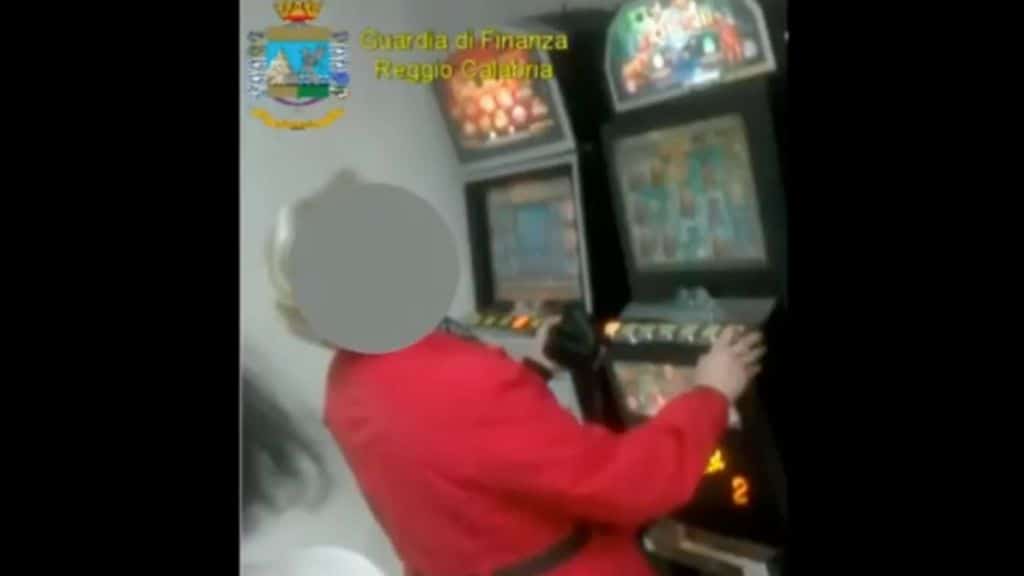 donna alla slot machine