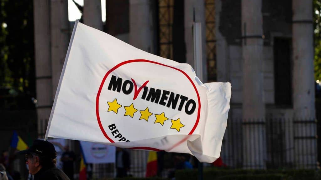 bandiera del movimento cinque stelle