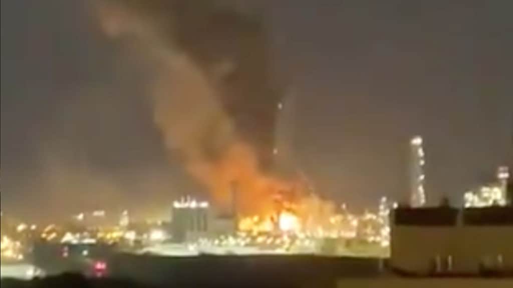 fiamme in un impianto petrolchimico a Tarragona