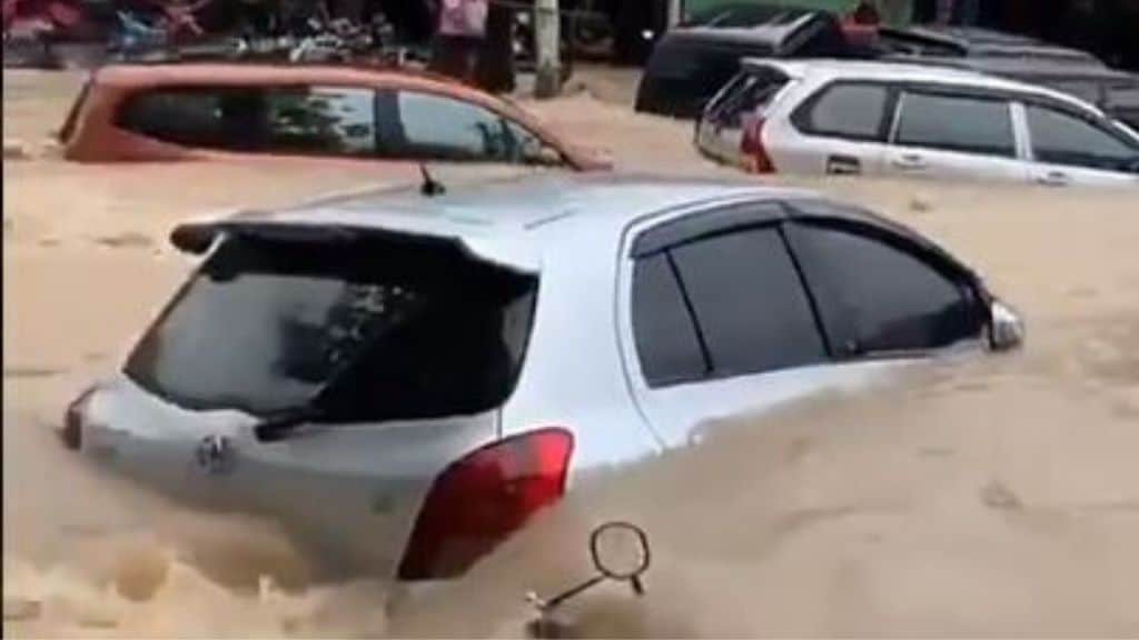 Indonesia sommersa: le alluvioni fanno oltre 50 morti e migliaia di sfollati