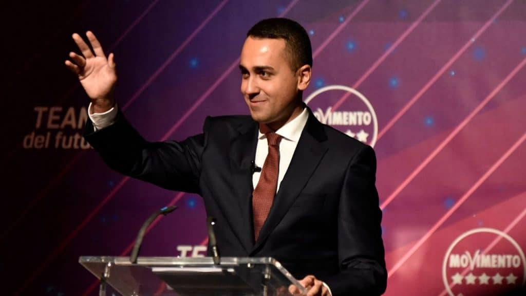 Di Maio, l’addio di amici e nemici. Salvini: “Il governo è finito”