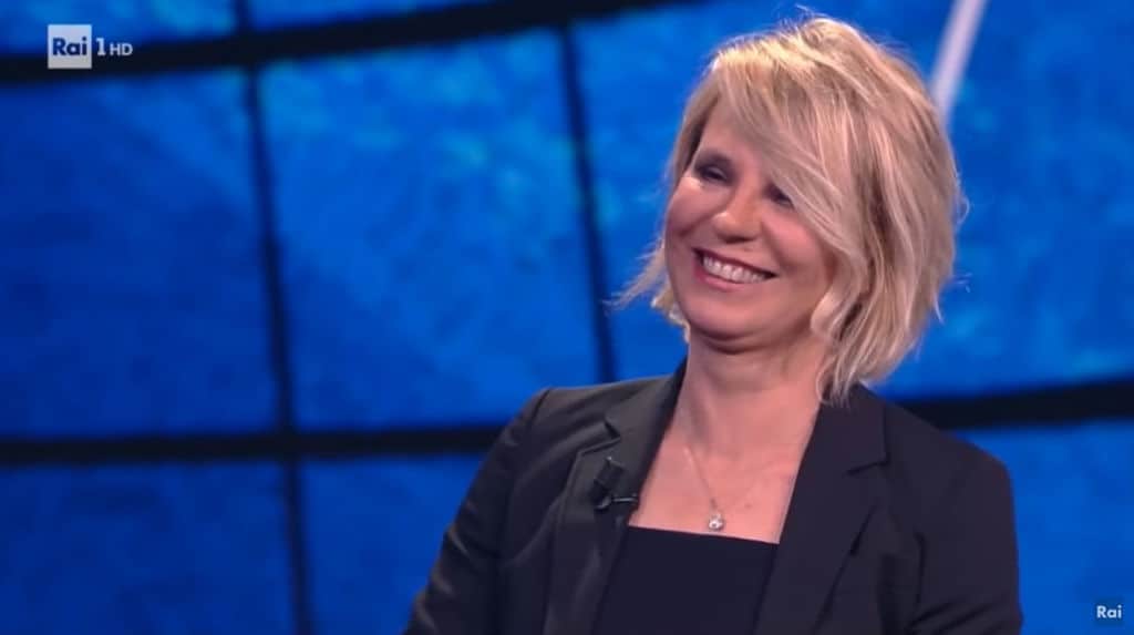 maria de filippi sorridente