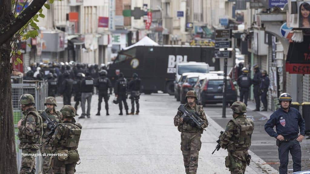 militari parigi