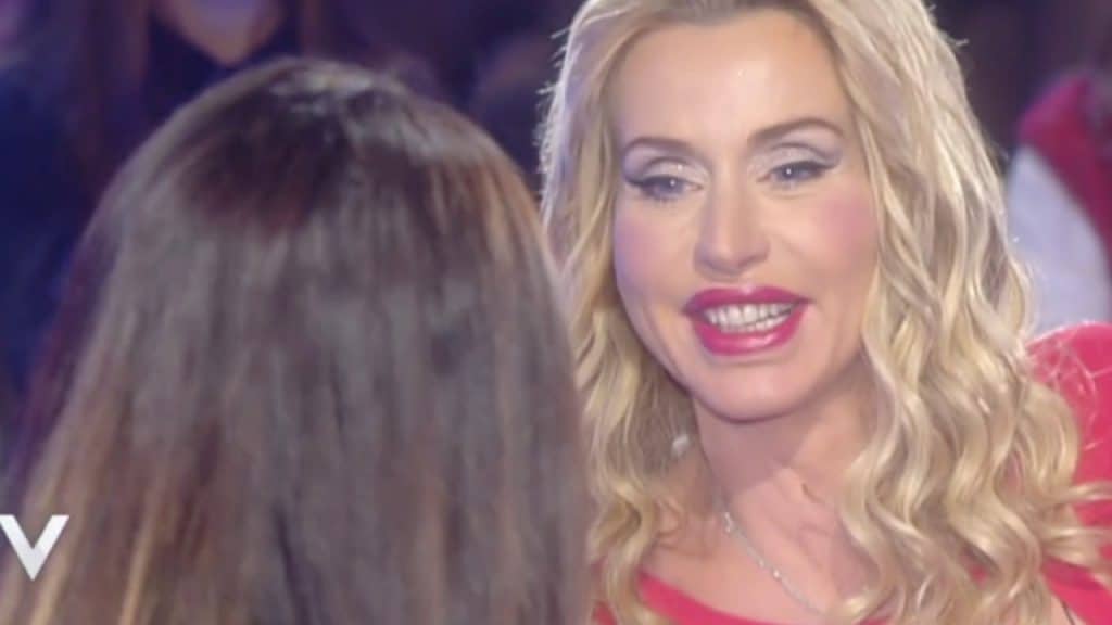 Valeria Marini a Verissimo col nuovo fidanzato: “Sono innamorata”