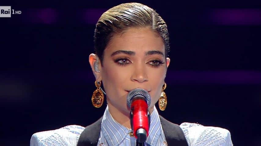 Elodie canta Adesso tu a Sanremo 2020
