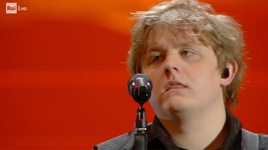 Lewis Capaldi incanta l'Ariston