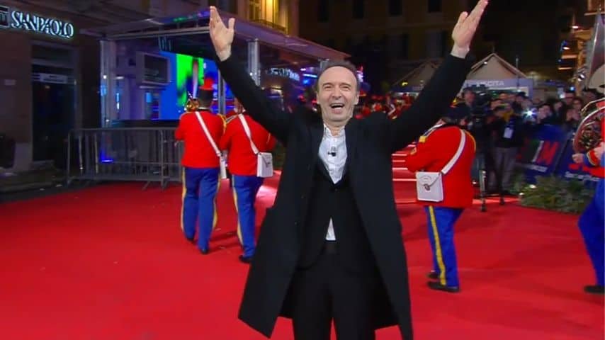 Roberto Benigni arriva con la banda