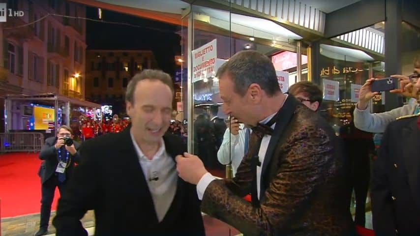 Roberto Benigni e Amadeus all'ingresso dell'Ariston