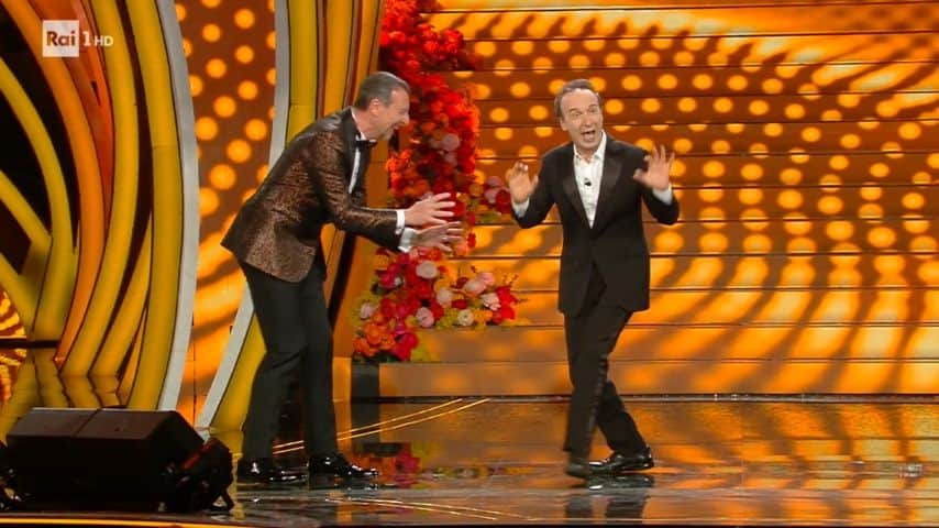 Amadeus e Roberto Benigni sul palco