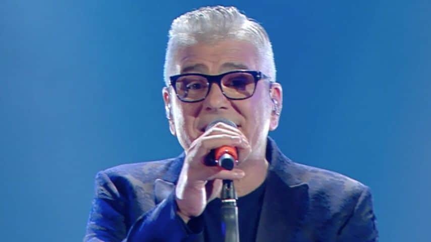 Michele Zarrillo canta Nell'estasi o nel fango