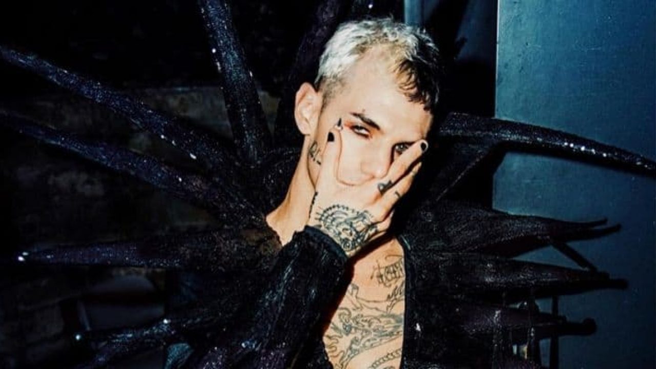 Citta Natale Di Achille.L Adolescenza Fuori Controllo Di Achille Lauro Spaccia Ruba