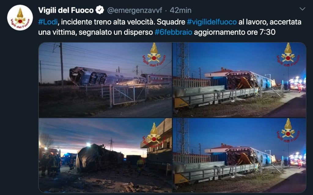 foto dei vigili del fuoco sul deragliamento del treno