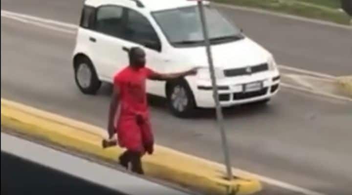 Nigeriano armato d'ascia a Castiglione delle Stiviere