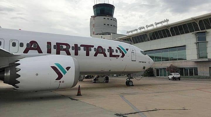 Un aereo di Air Italy in Sardegna