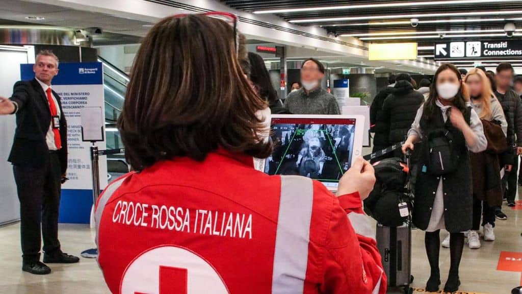 controlli coronavirus in aeroporto