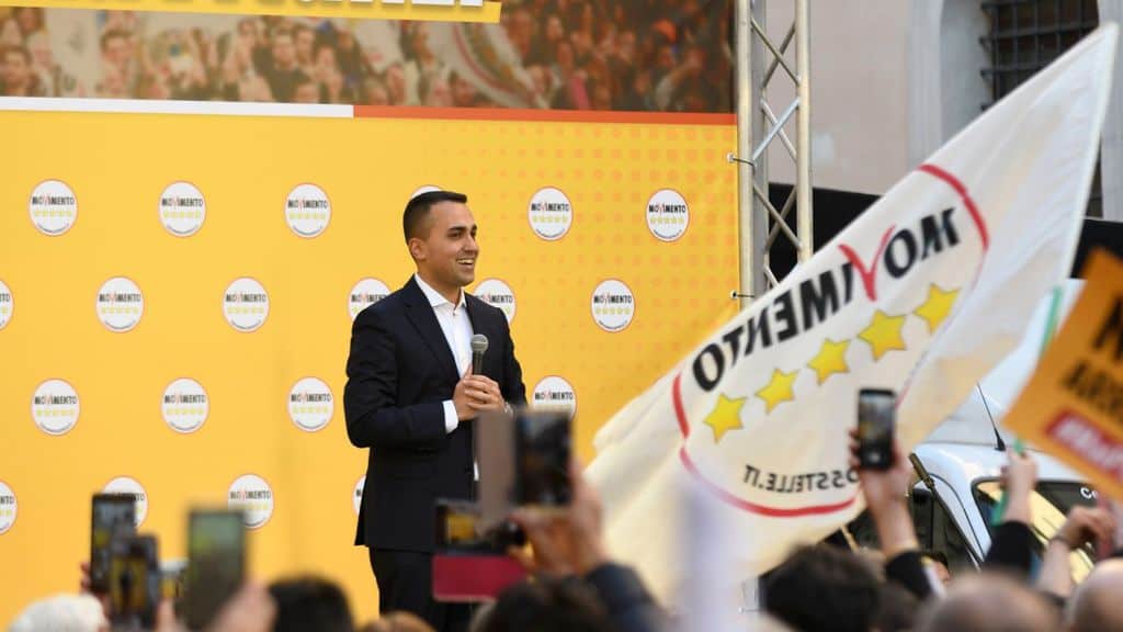 luigi Di Maio sul palco della manifestazione a Roma