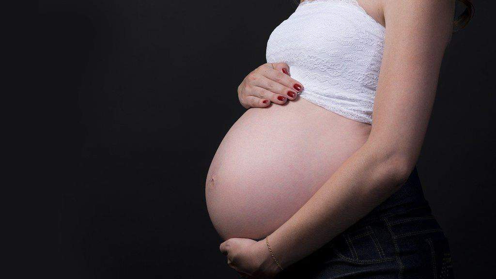Femminicidio atroce a Bolzano. Riempie la moglie incinta all’ottavo mese di calci e pugni, poi la soffoca. Neanche il bambino non è sopravvissuto (Immagine di repertorio)