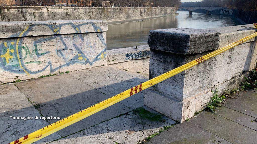 Area delimitata dalla polizia sul fiume Tevere a Roma
